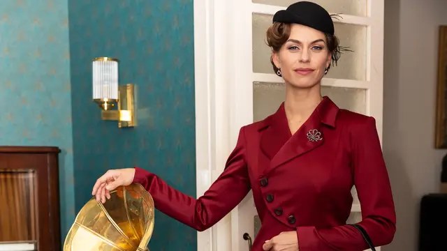 Adriana Novakov ako Astrid